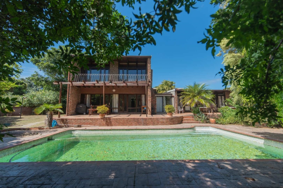 8 Bedroom Property for Sale in Summerstrand Eastern Cape